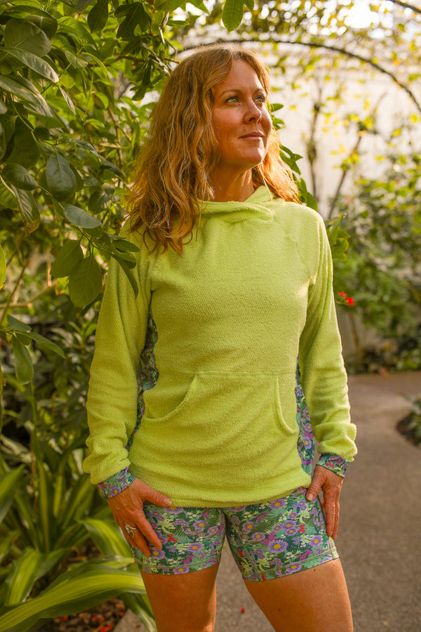 Climb On lightweight Fleece Hoodie in Frisee green, front